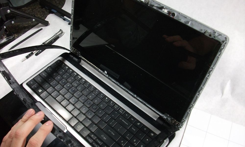 Packard Bell Laptop Ekran Değişimi